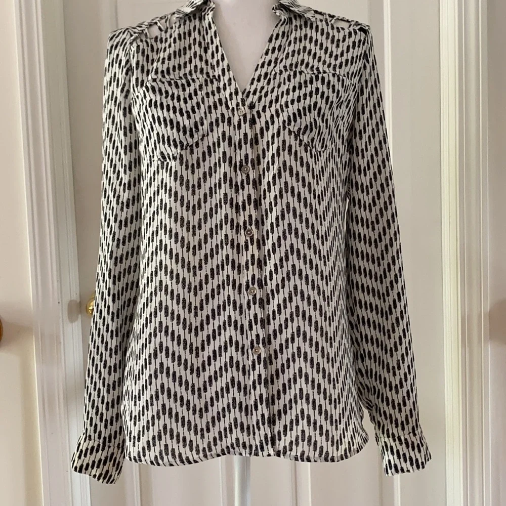 24:03 - Candies Button Down Blouse w/cut out shoulder - Picture 2 of 16